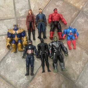 Lot of Action Figures Marvel Avenger Captain America Black Panther Scarlet Witch
